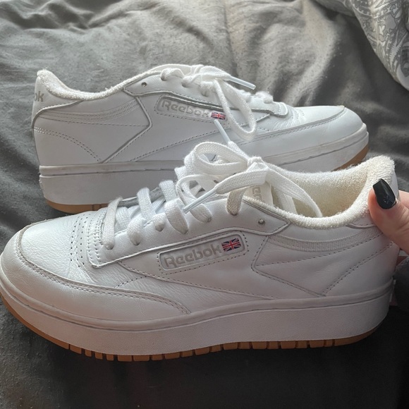 Reebok Shoes - Reebok shoes! Barely worn!